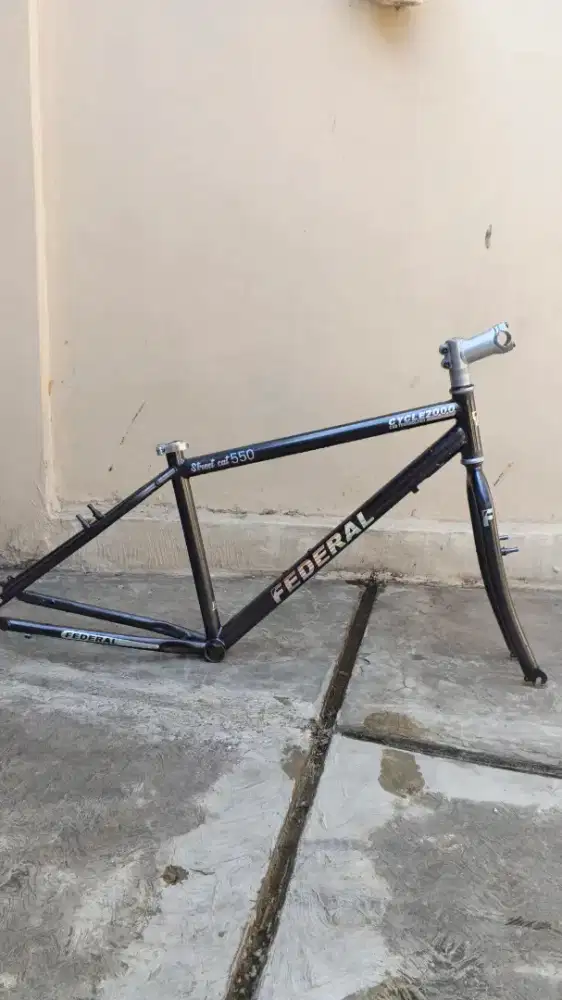 jual frameset + part yang menempel, baru selesai cat, siap rakit