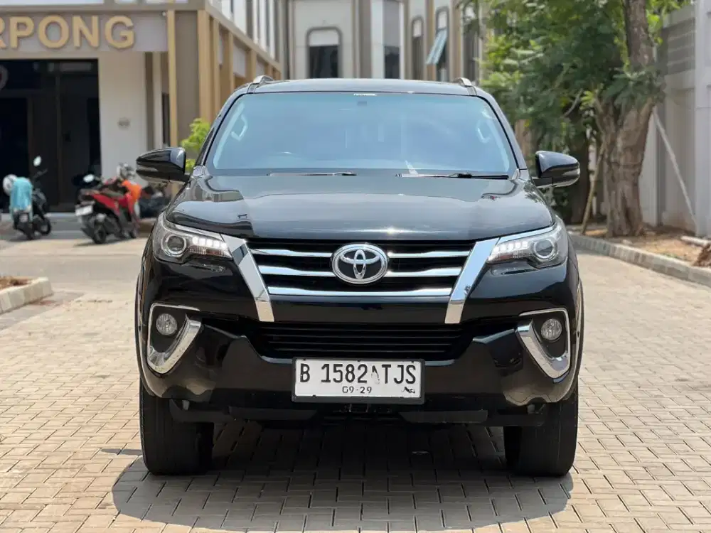 TOYOTA FORTUNER VRZ 2.4 AT 2019 HITAM