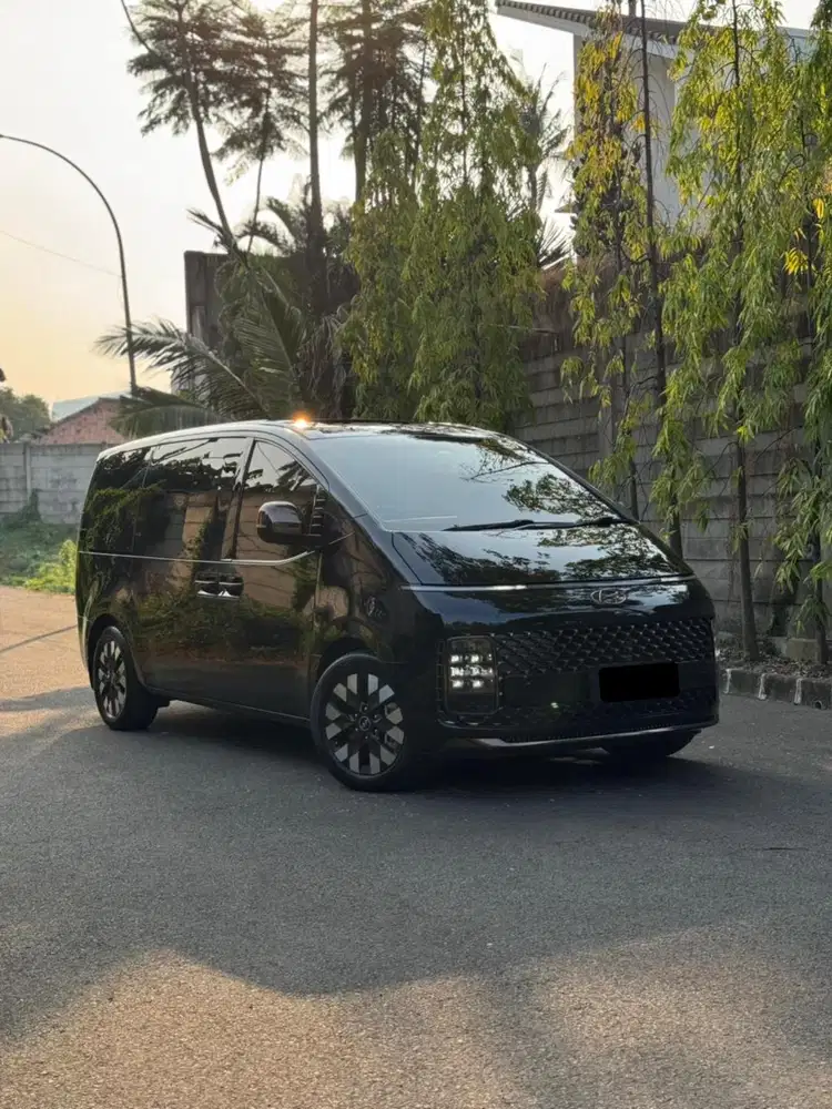 Hyundai Staria Signature 7 Seater 2022