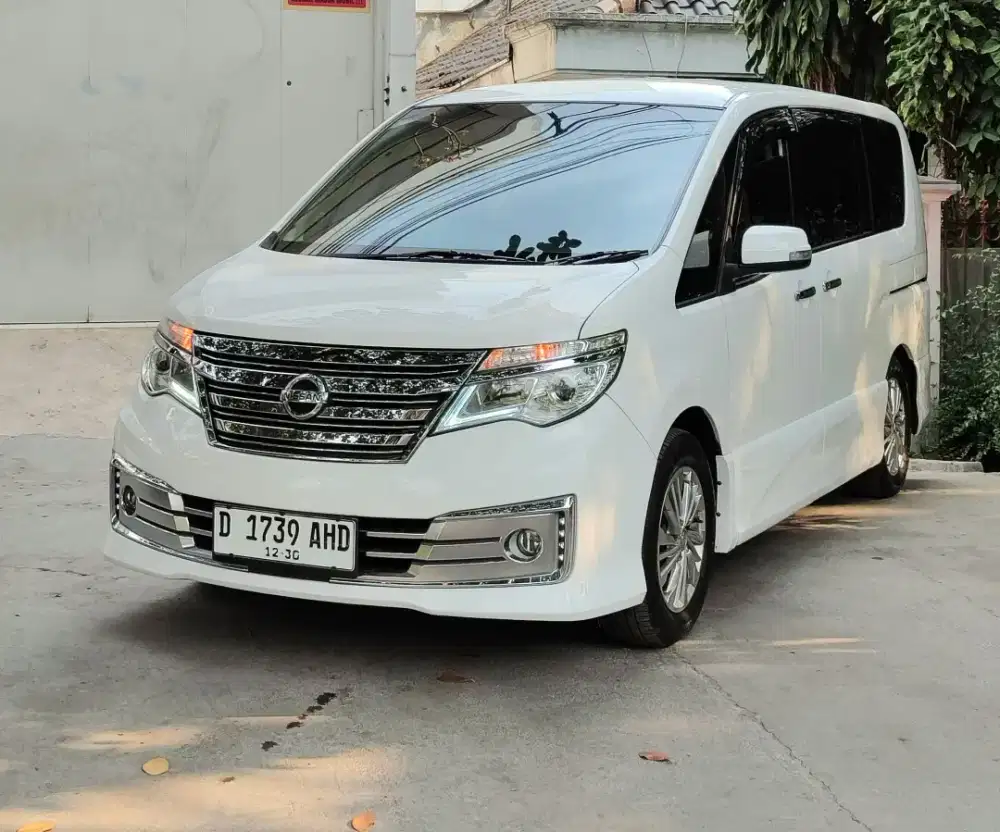SERENA HWS PANORAMIC C26 2.0 AT 2017 LowKM 50rb RECORD NISSAN BANDUNG