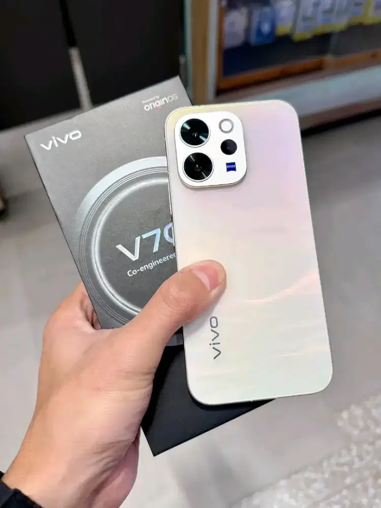 WTS VIVO V70 5G BY ZEIS 8+8/256GB
