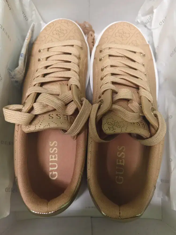 Preloved Sepatu Guess Original