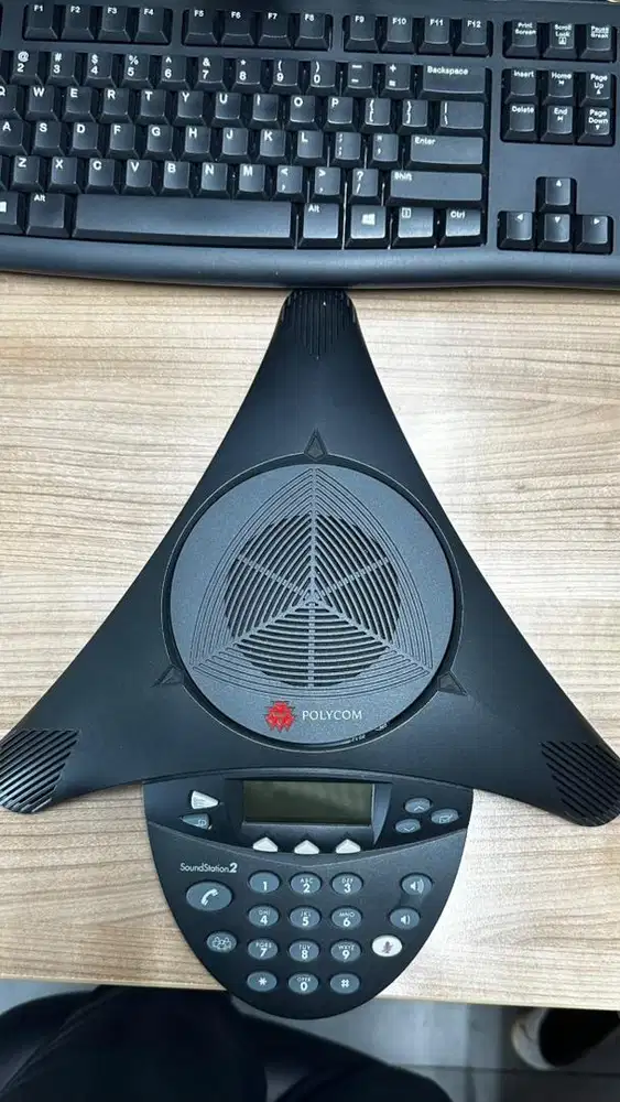 Telepon conference merk polycom