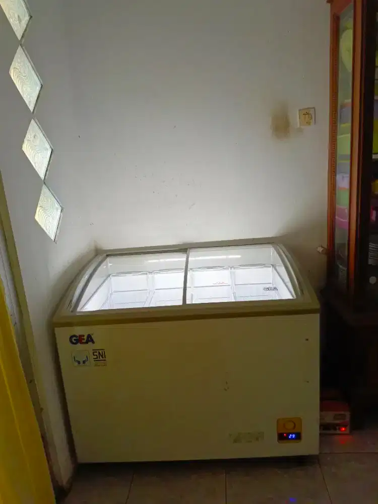 Freezer gea sliding 300l ( good normal)