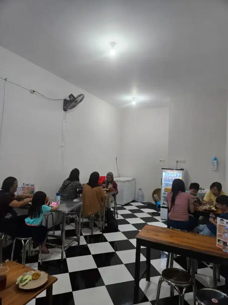 Serabutan di Warung Makan