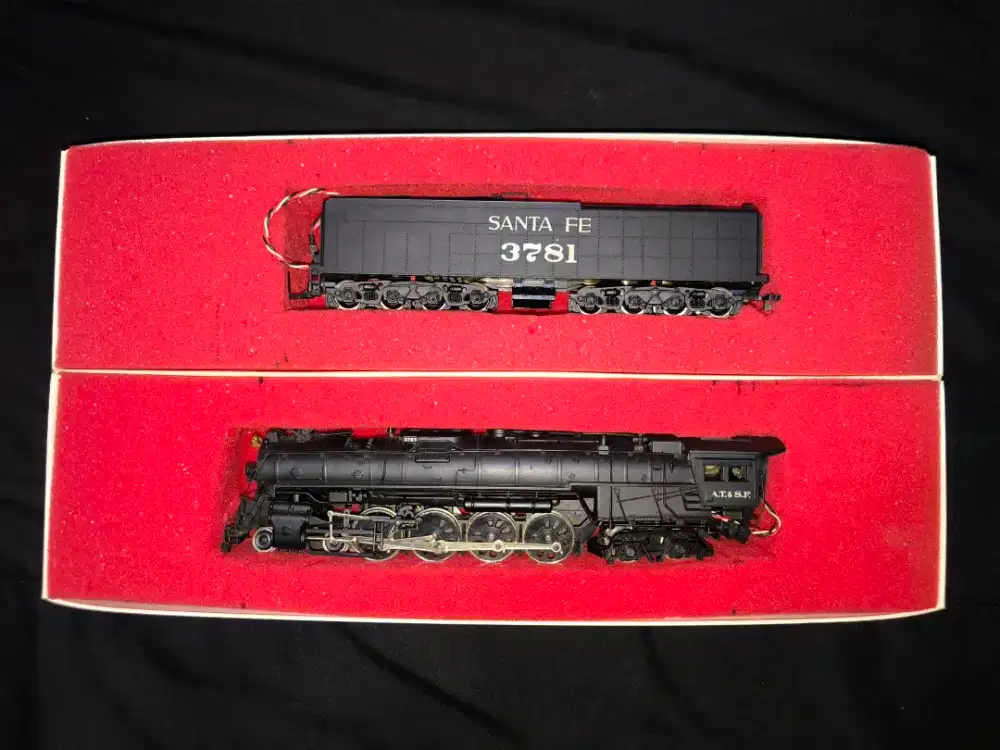 Miniatur Kereta Santa Fe Scale HO (3781) BACHMANN