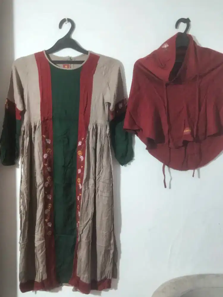 Gamis Dannis no 7 minus kancing belakang hilang 1