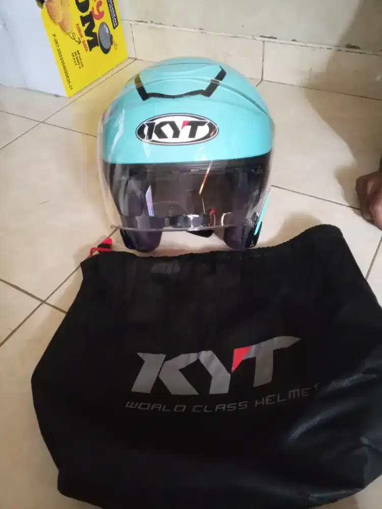 Misi gan ane mau jual helm KYT warna ijo tosca/mint
