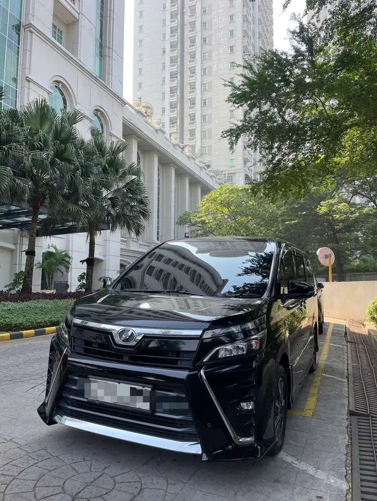 Toyota Voxy 2018