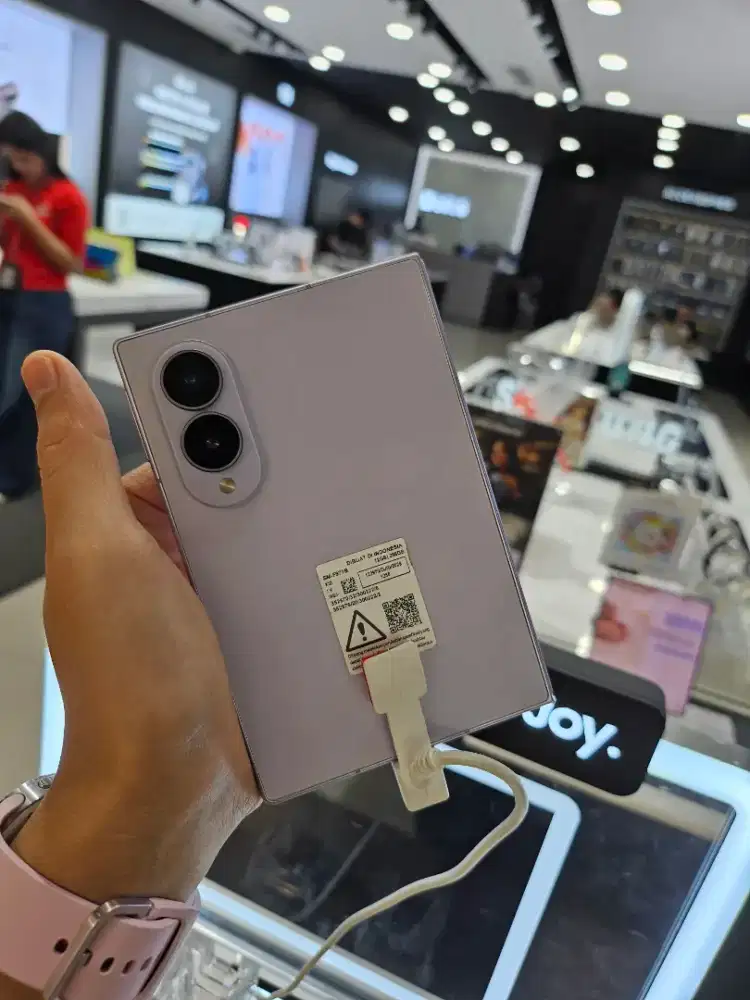SAMSUNG GALAXY FOLD8 256 GARANSI RESMI SEIN 1 TAHUN