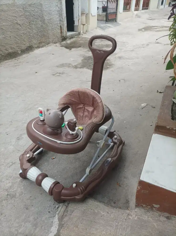 Spacebaby walker