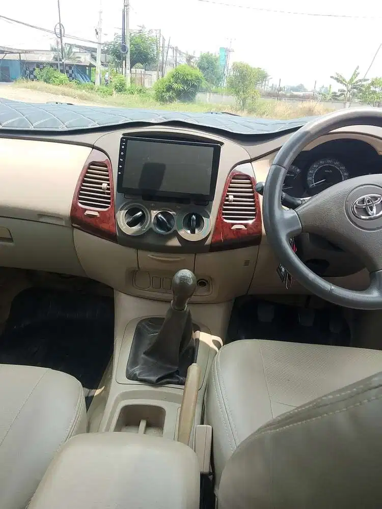 Toyota Kijang Innova 2005 Bensin