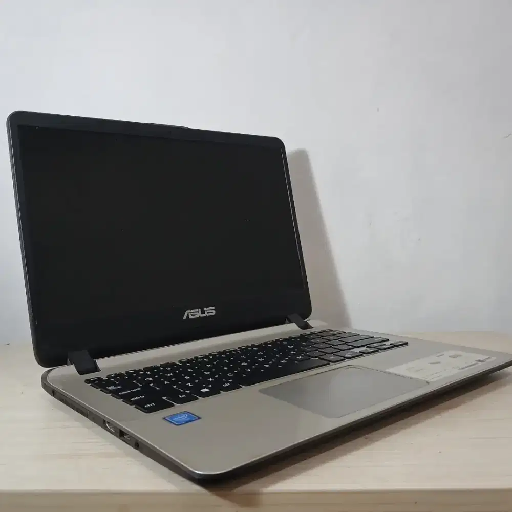 Asus a407m n4000 4/1 TB tipis SLIM