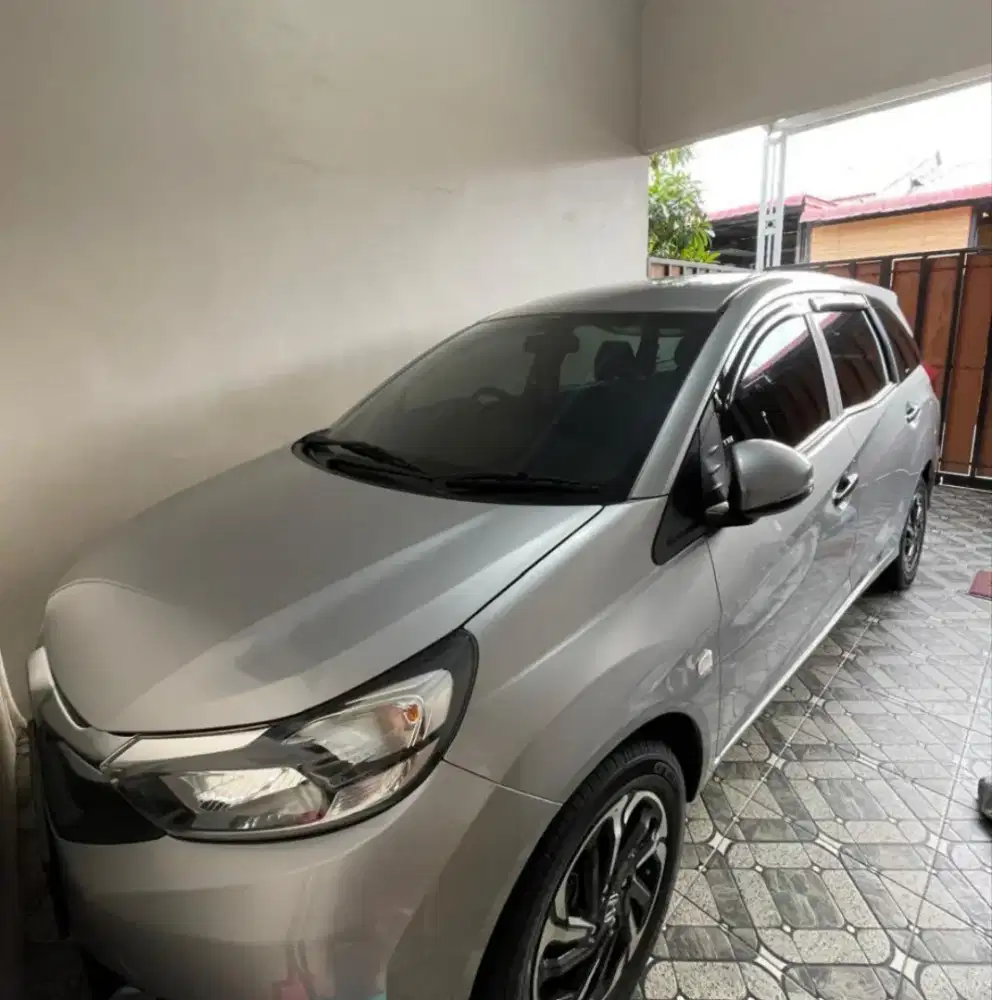 Di jual mobil Honda Mobilio.