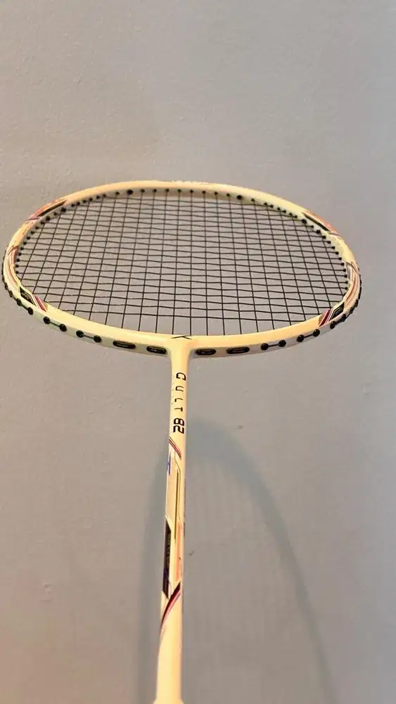 Raket Badminton Hundred Cult 82 Superlite