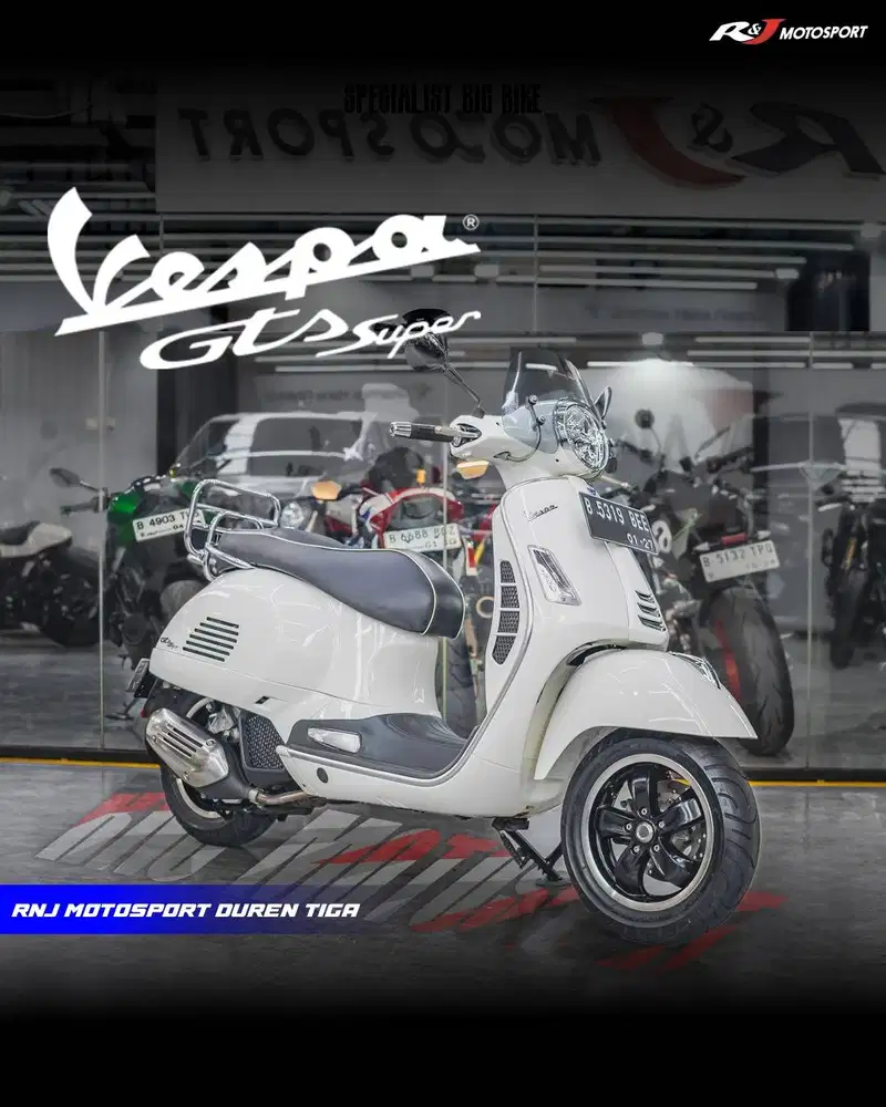 Vespa GTS Sprint 150 ABS Nik 2021 Km 2.000an warna putih