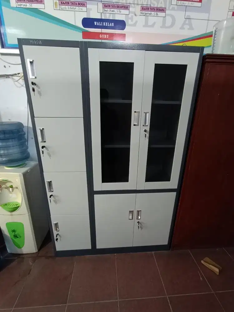 LEMARI ARSIP BESI 3 PINTU + LOCKER