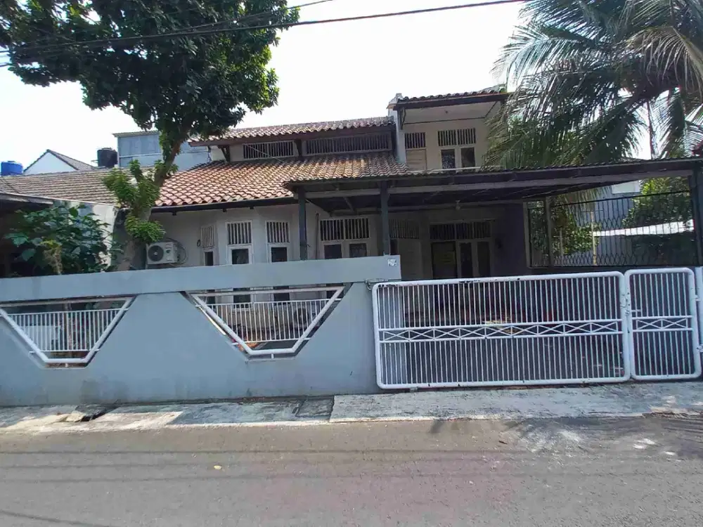 Rumah Rapih Kokoh Di Komplek Elit Pondok Bambu