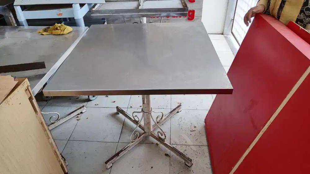 Meja Stainless Bekas Rumah Makan