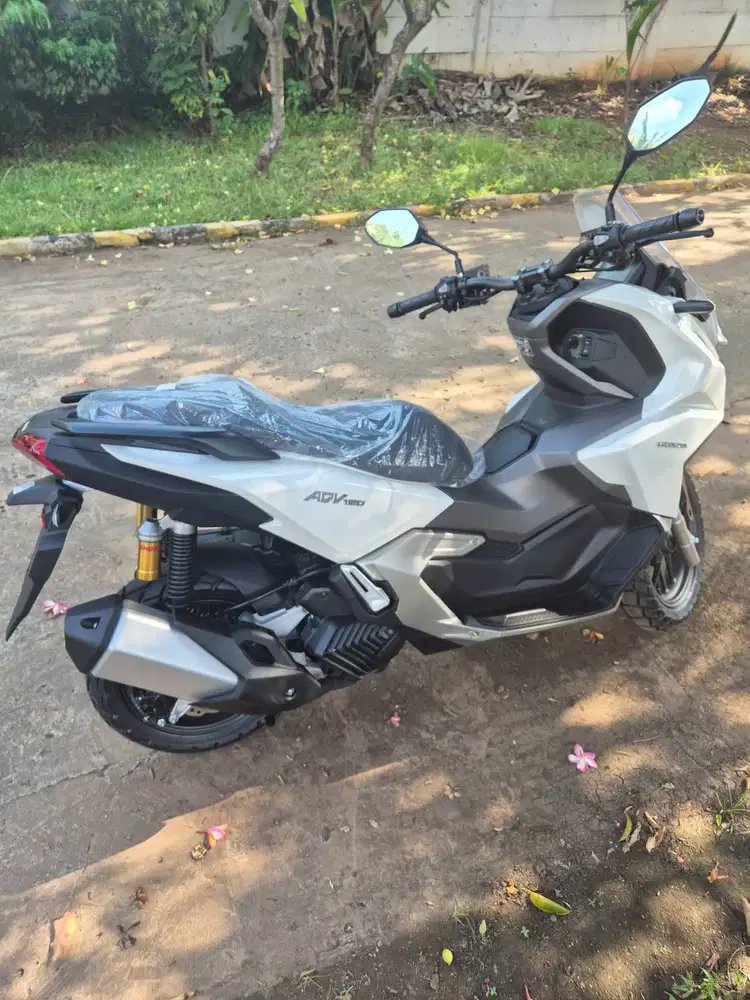 HONDA ADV 160 CBS PUTIH TH 2025 ( SEPTEMBER ) SIMPANAN JUAL CEPAT