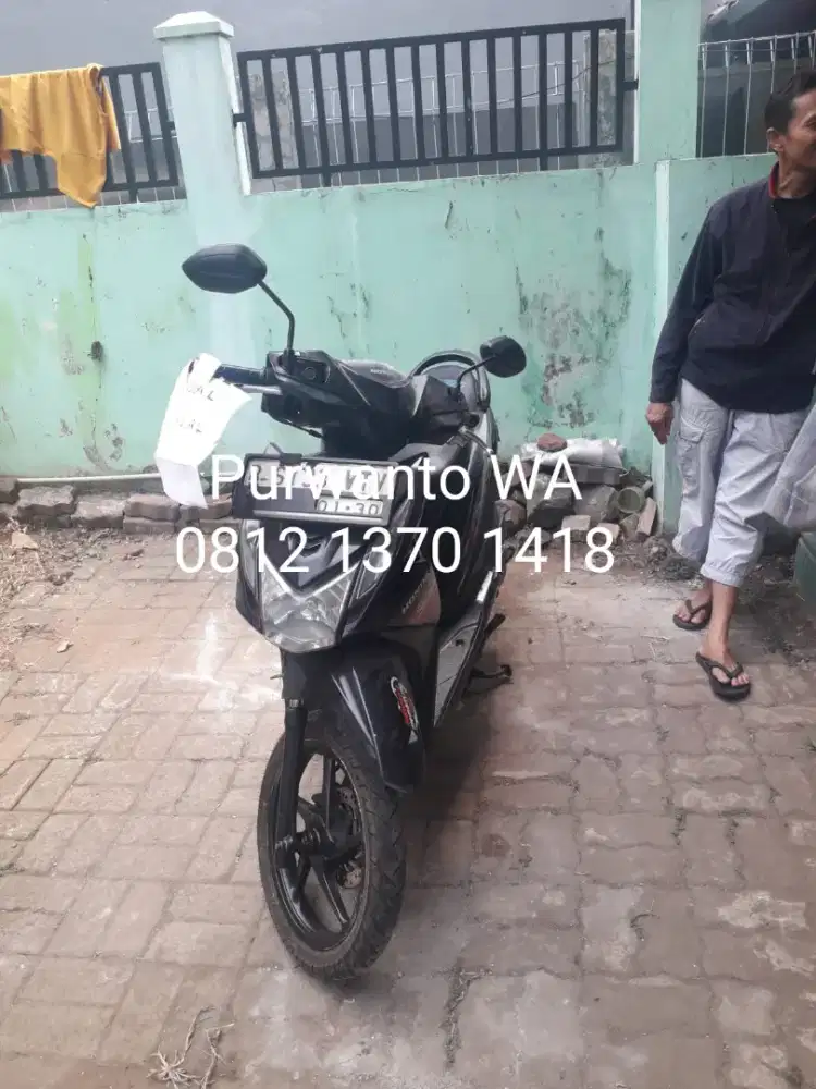 Honda beat 2014 mesin normal surat komplit  di PD Pinang Jaksel