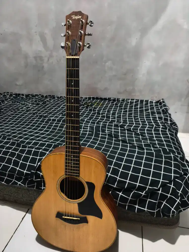 Gitar akustik TAYLOR GS MINI E ROSEWOOD
