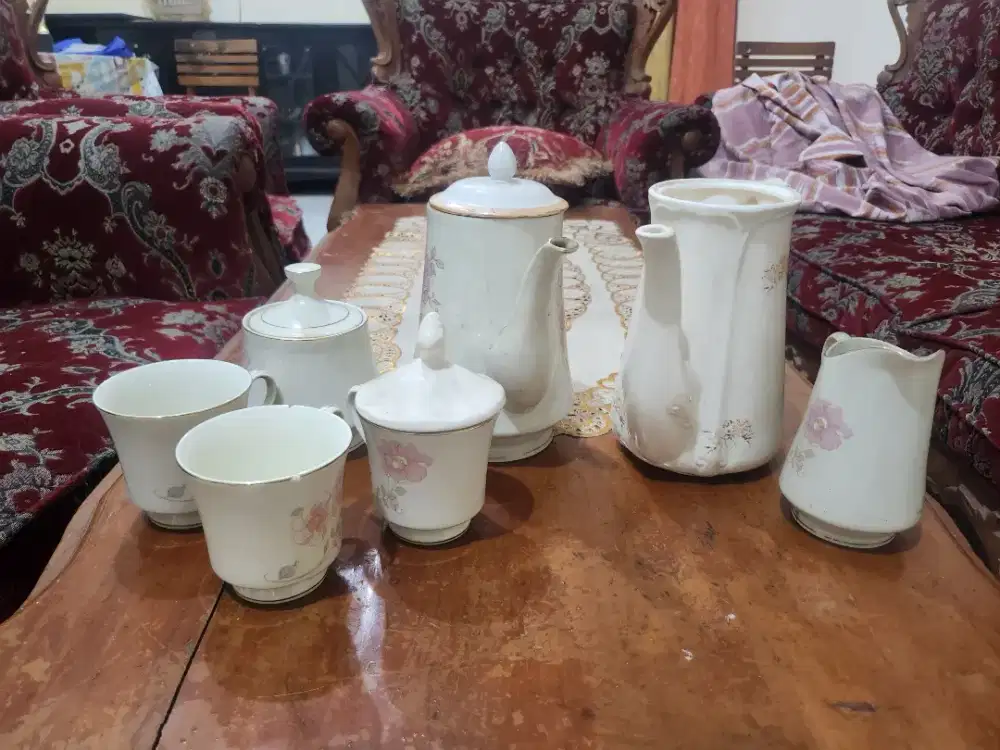 Set teko dan gelas antik