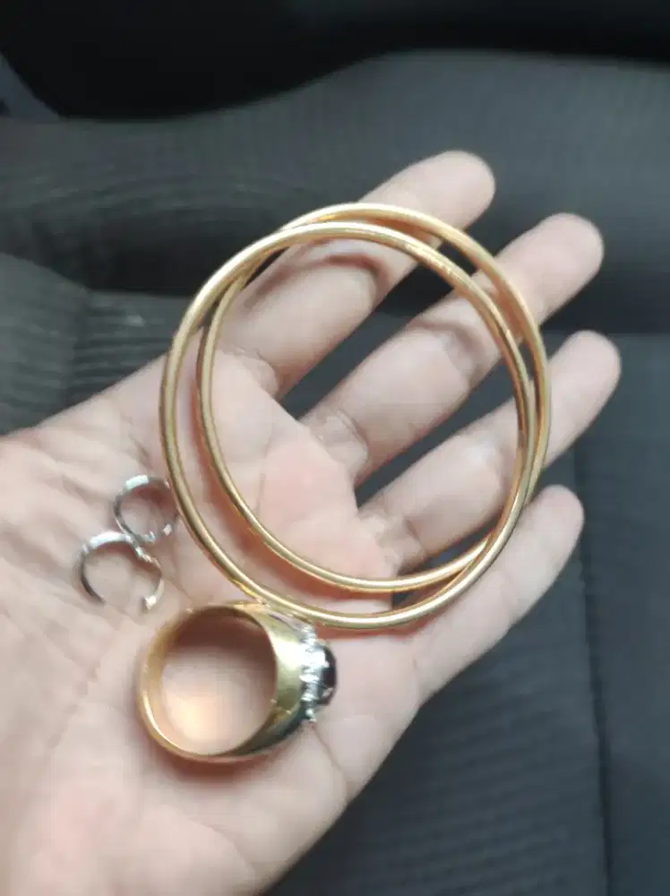 Jual Beli Perhiasan Emas, Logam Mulia, Berlian Dan Lainnya