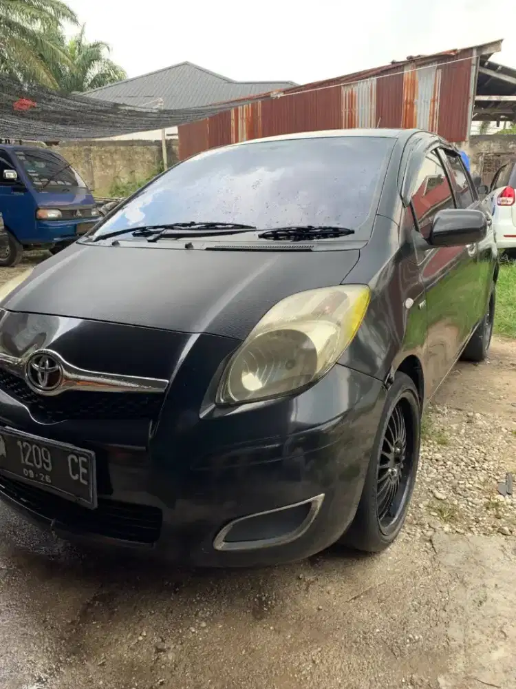 Yaris J manual 2011