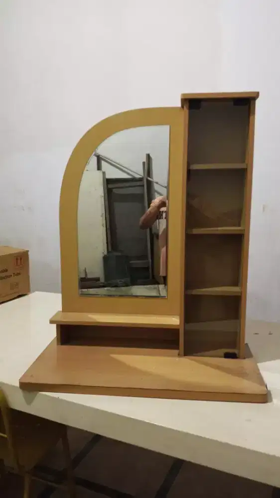 Meja rias + kaca tempat make up