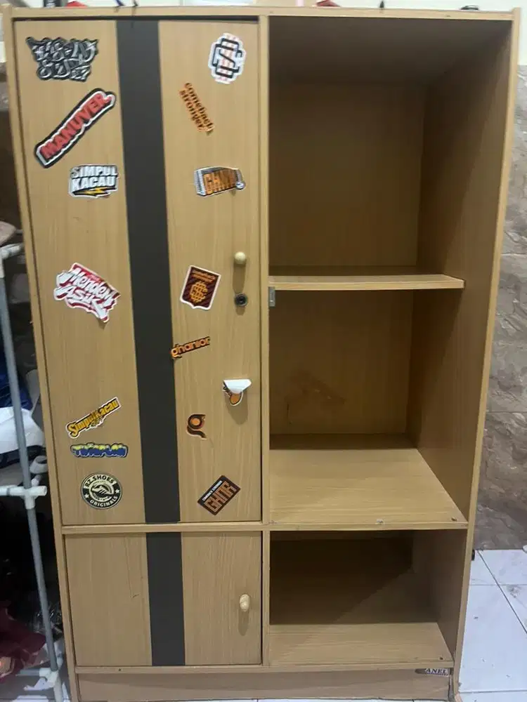 lemari bekas kost
