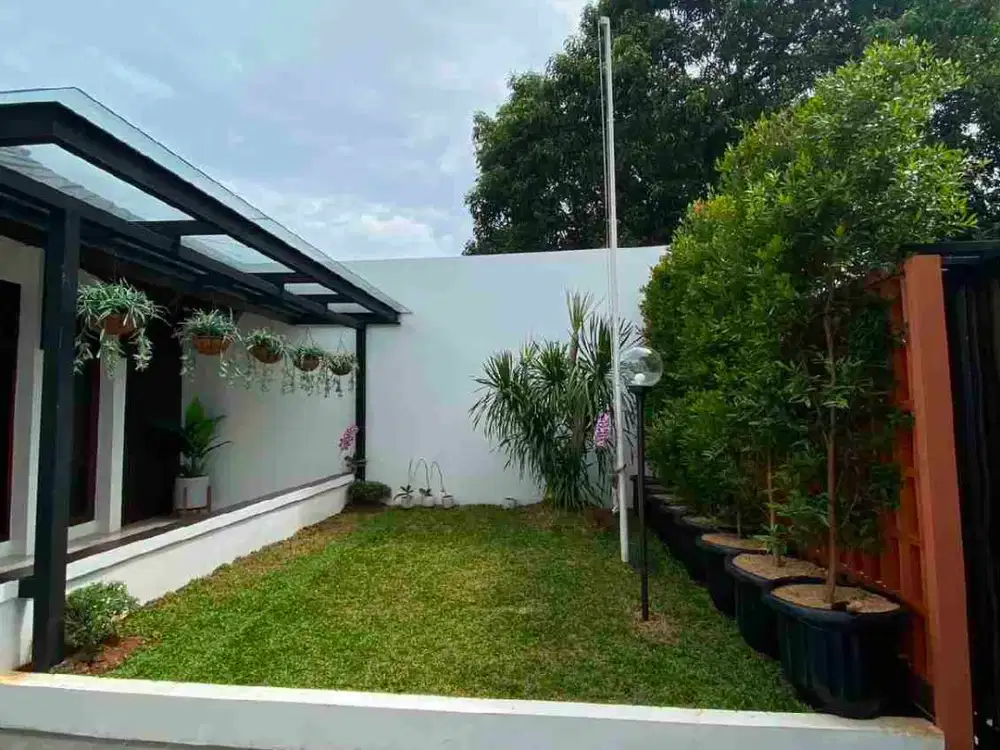 DIJUAL RUMAH RAPI FULL FURNISHED BEBAS BANJIR DI MERUYA