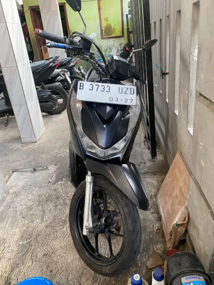 Honda Beat Street 2022 hitam