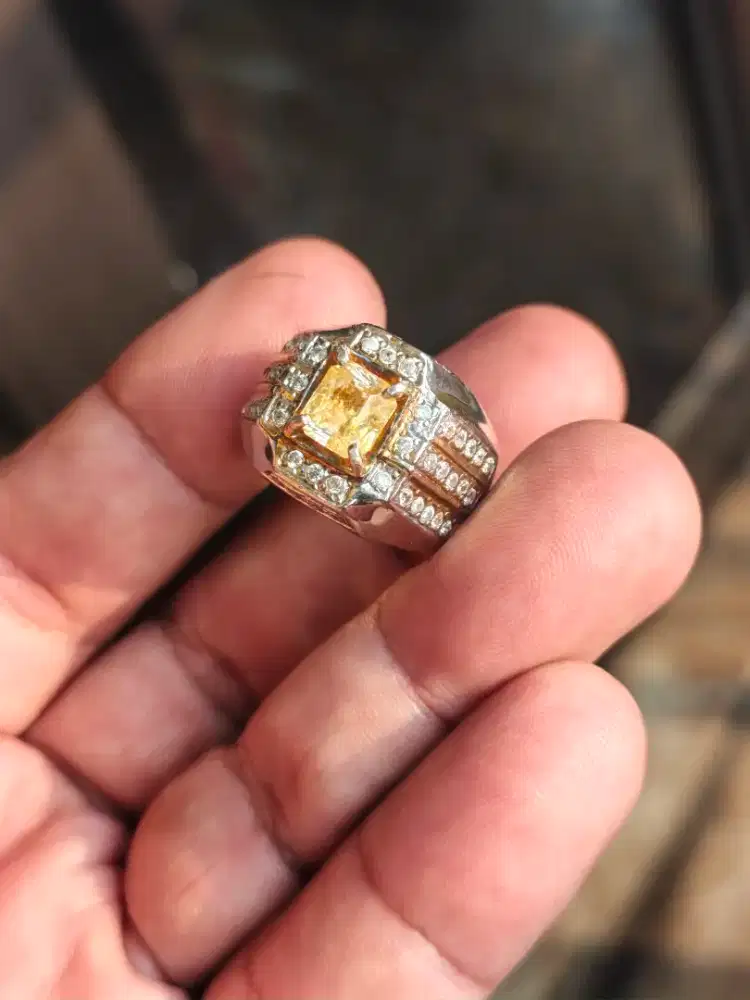 Yellow sapphire Srilanka