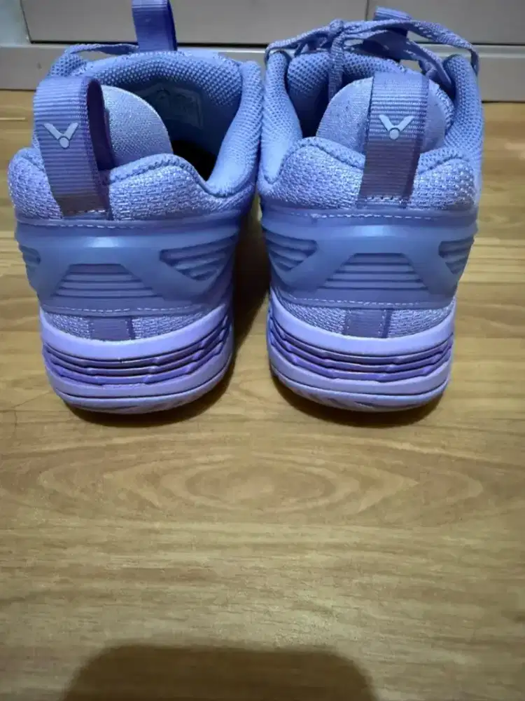 Victor size 40 (badminton)