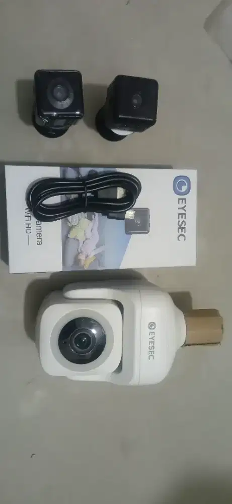 Murah ..Cctv eyesec 1 dilampu dan 2 mini cctv