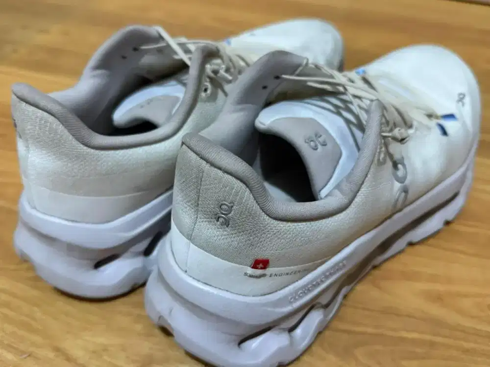 On cloud Size 40.5