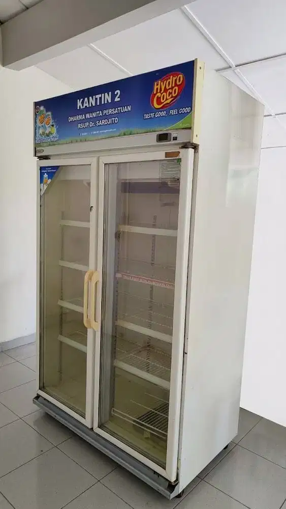 Showcase Dua Pintu Sanyo