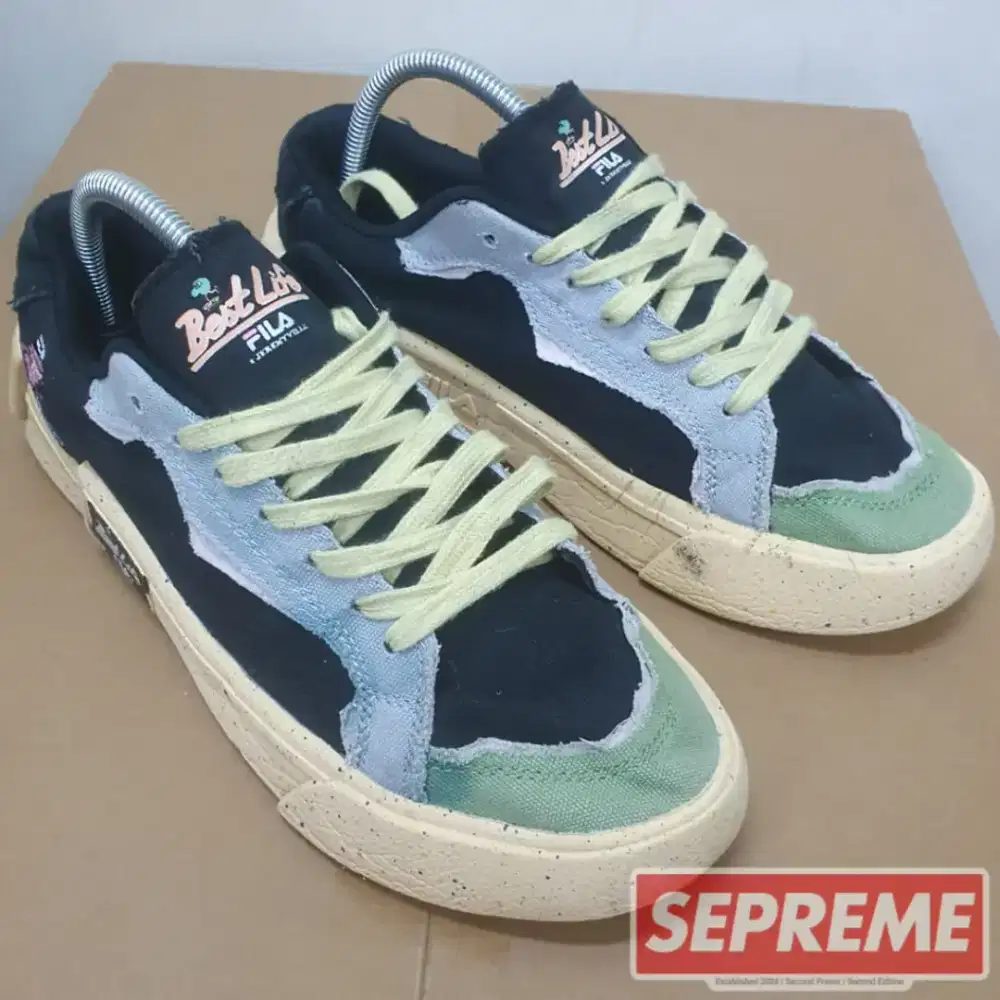 Sepatu FILA Fusion x Jeremyville edisi 'Black Grey'