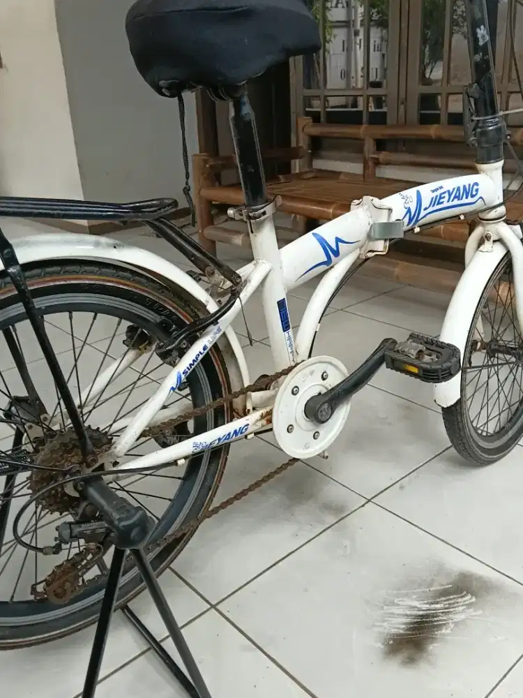 Sepeda lipat mau dijual karena sudah tidak di pakai