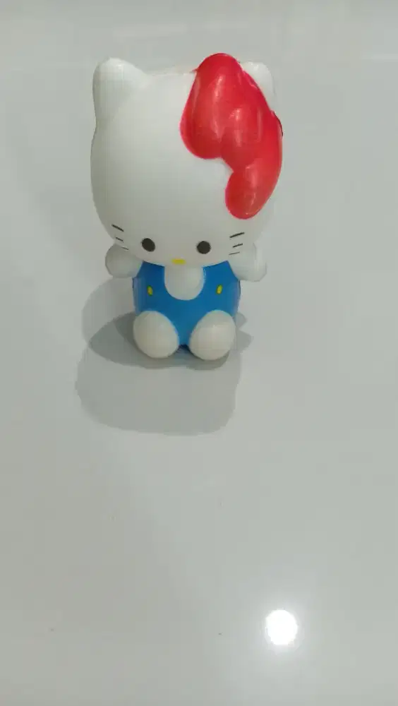 Judul: Squishy Hello Kitty — Mainan Lembut Penghilang Stres