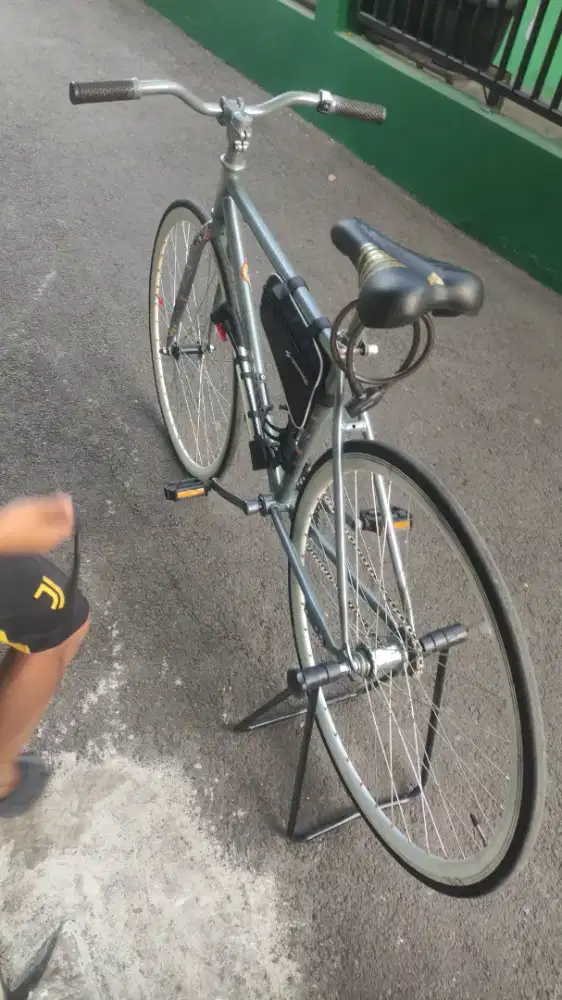 Dijual butuh sepeda fixie 800,000