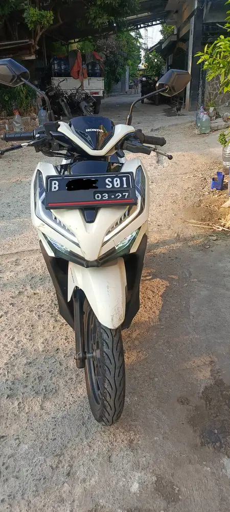 Vario 125 Tahun 2022 Putih