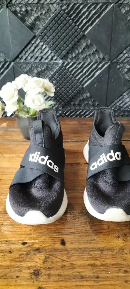 Sepatu wanita Adidas