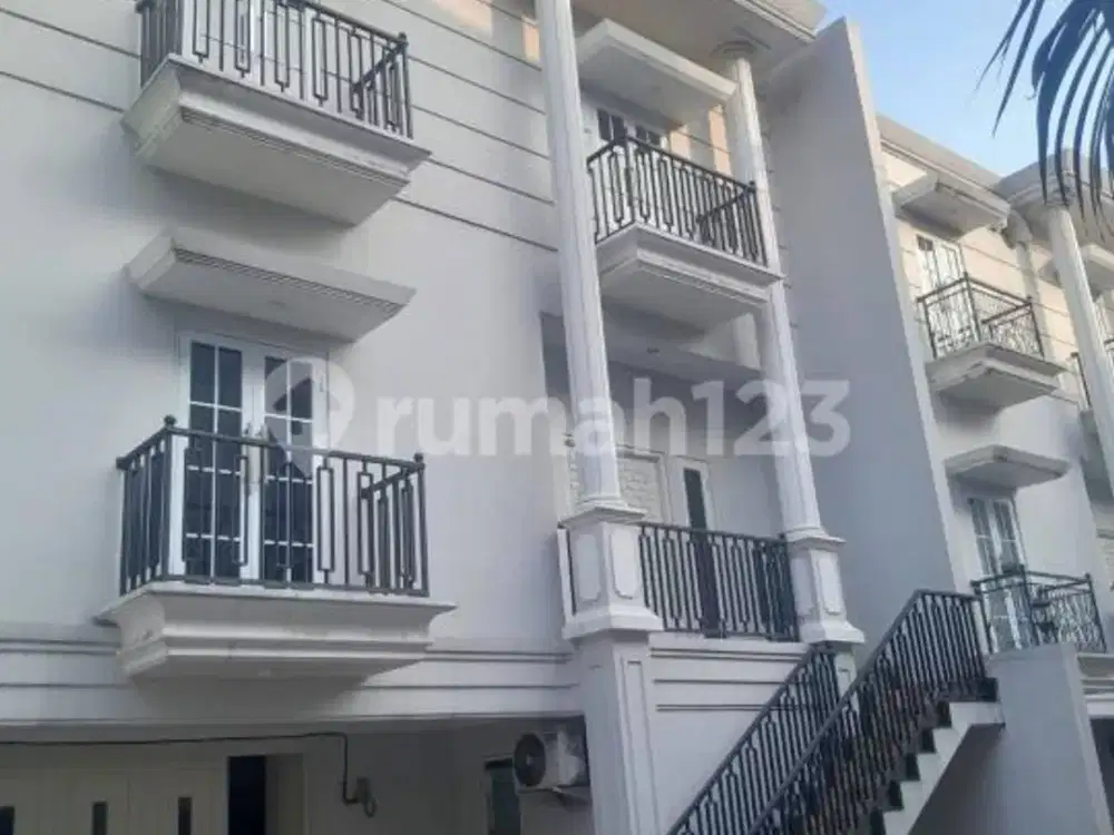 Dijual Rumah 3 Lantai - Puri Kencana 9, Jagakarsa Jakarta Selatan