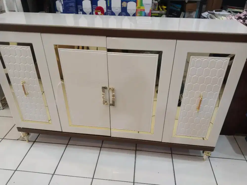 Kredit Meja Konsul