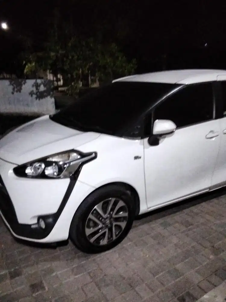 Sienta Matic 2016 tipe V warna putih