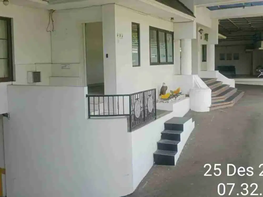 Rumah bagus 3 lantai di jln. Widya Chandra, Senayan, Jakarta Selatan.