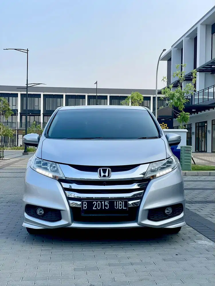 Honda Odyssey 2.4 E PRESTIGE 2015 Sunroof Silver