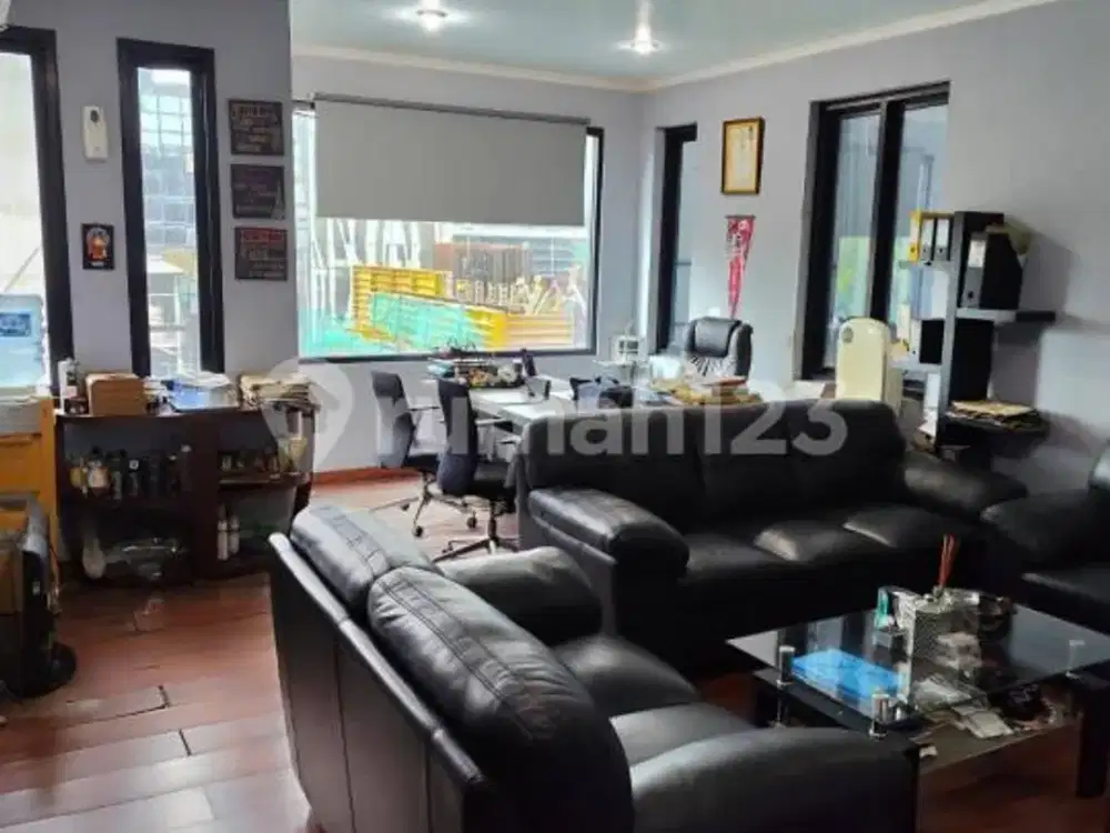 Dijual Gedung 3,5 Lantai - Lokasi Premium Menteng, Jakarta Pusat